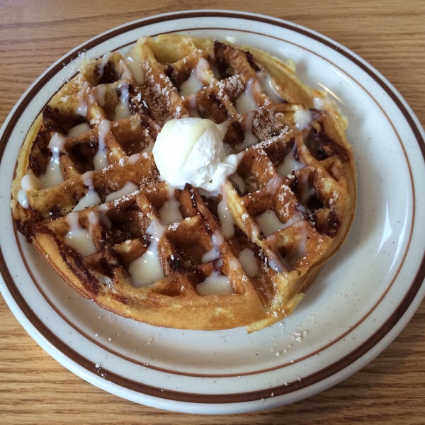 9/9/2015にAndrew M.がJohnny D&#39;s Waffles and Bakeryで撮った写真