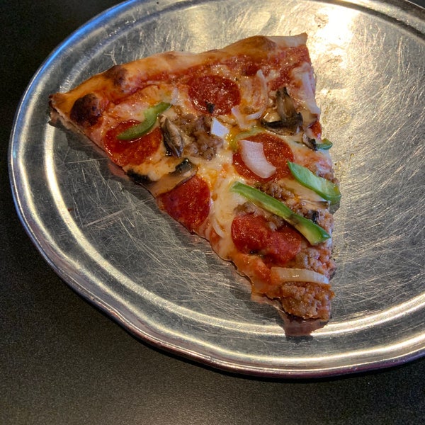 Big Pie in the Sky Pizzeria Kennesaw'da Pizzacı