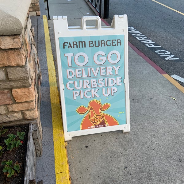 Снимок сделан в Farm Burger пользователем Andrew M. 4/28/2020