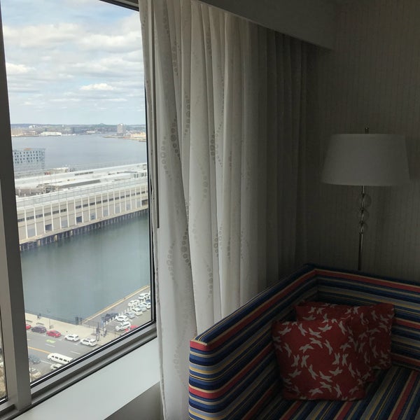 Das Foto wurde bei Renaissance Boston Waterfront Hotel von Andrew M. am 4/8/2018 aufgenommen