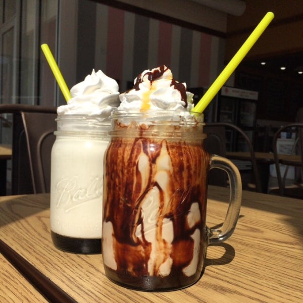 Pav S Creamery Ice Cream Shop In Green