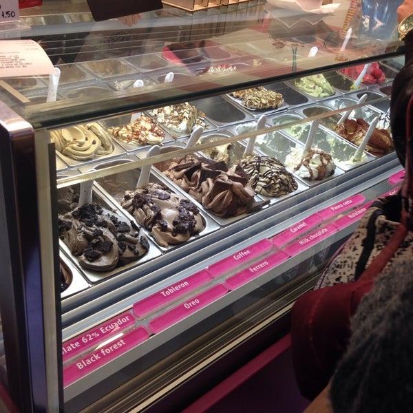 Das Foto wurde bei The Ice Cream Shop von Eleni am 3/18/2014 aufgenommen