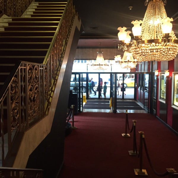 Снимок сделан в Ziegfeld Theater - Bow Tie Cinemas пользователем Natasha Friis S. 6/20/2015