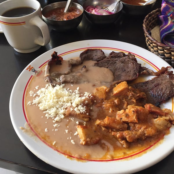 12/15/2015 tarihinde David A.ziyaretçi tarafından Hermanas Coraje Restaurante'de çekilen fotoğraf