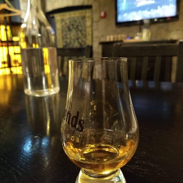 Foto tirada no(a) 4friends Whiskey Pub por Anastasiia R. em 9/6/2019