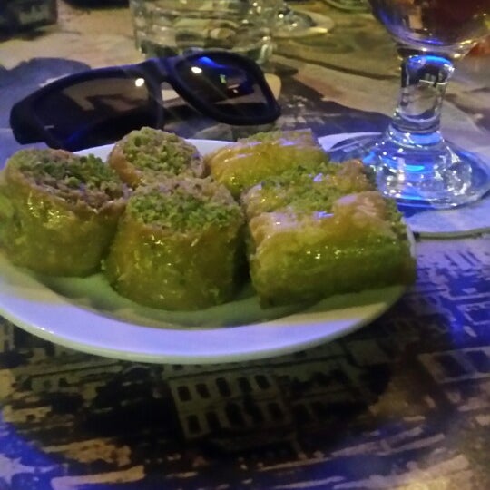 Foto tomada en Efes Beer Pub  por Aziz Y. el 5/29/2015
