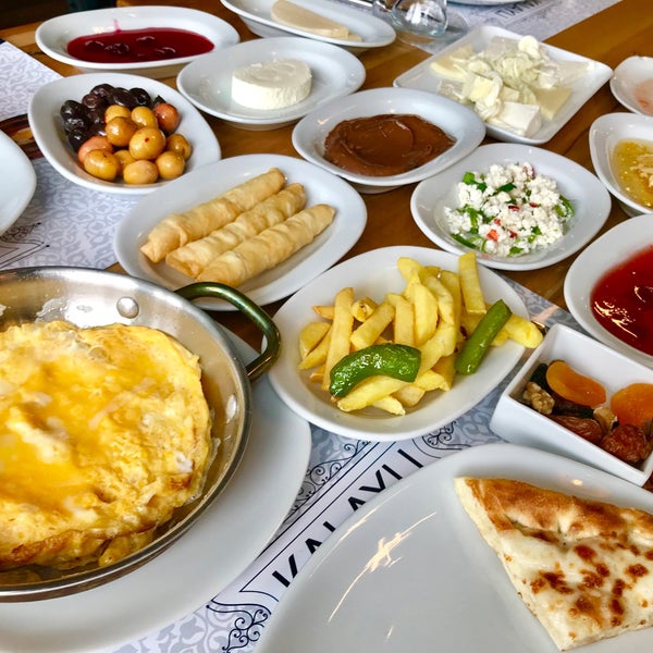 รูปภาพถ่ายที่ Kalaylı Restoran โดย Ⓜ️UR🅰️T A. เมื่อ 2/25/2018