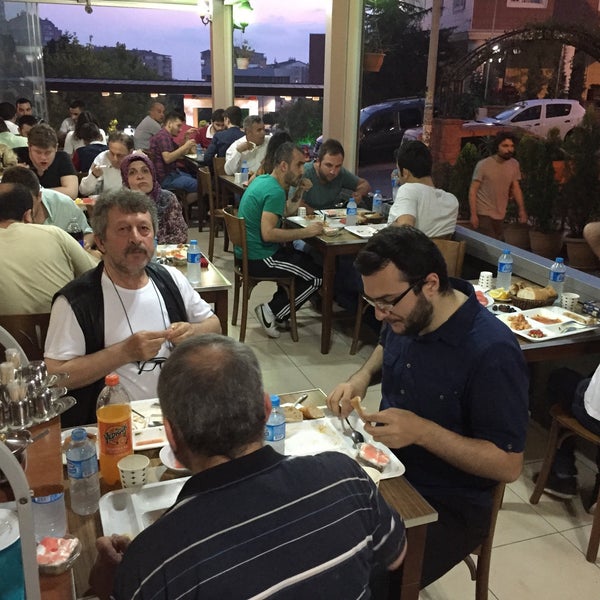 Foto diambil di Karaelmas Oyun Salonu Restaurant&amp;Cafe oleh Recep Tuğçe Y. pada 7/10/2015