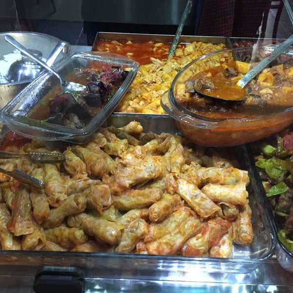 Foto diambil di Karaelmas Oyun Salonu Restaurant&amp;Cafe oleh Recep Tuğçe Y. pada 10/26/2015
