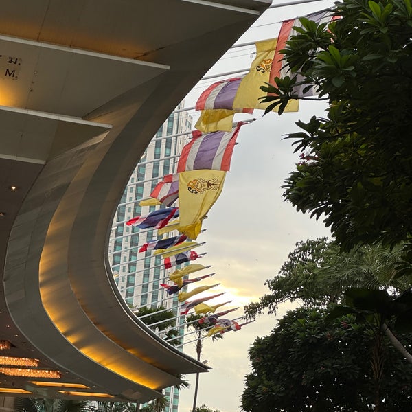 Photo taken at Shangri-La Hotel, Bangkok by ymntt on 7/15/2023
