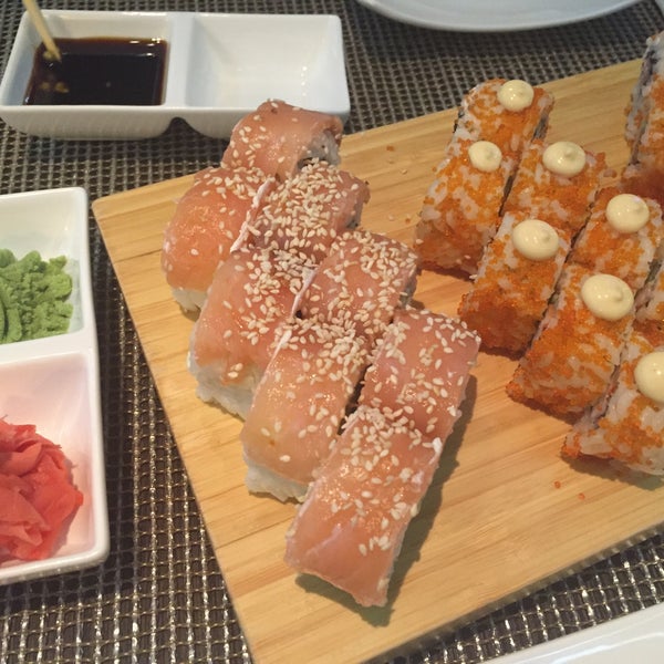 Снимок сделан в Yuka Kaiten Sushi пользователем Vafa R. S. 11/7/2015