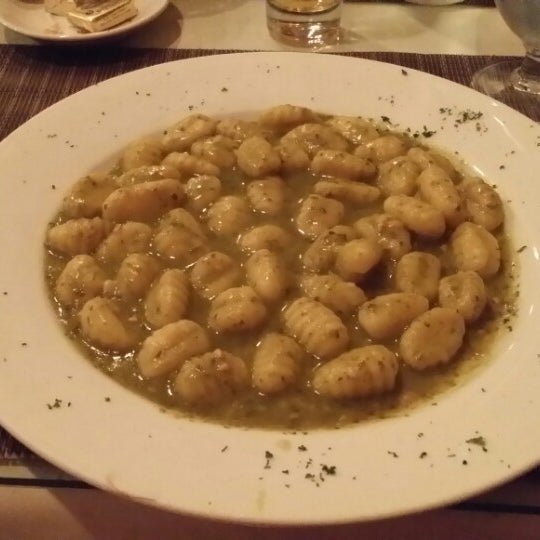 Das Foto wurde bei Adriatic Italian Restaurant von Jim V. am 4/5/2014 aufgenommen