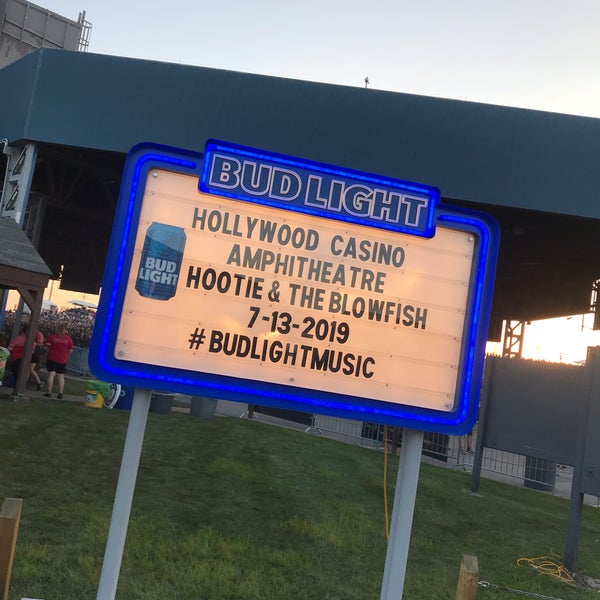 Photo taken at Hollywood Casino Ampitheater by Jessica on 7/14/2019