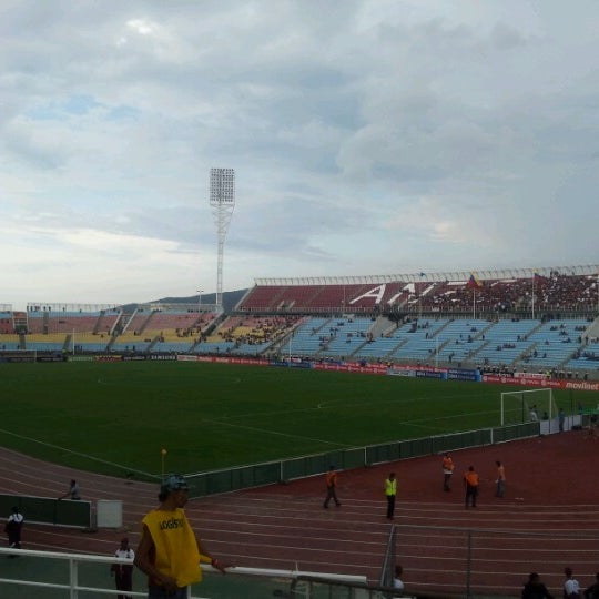 Photo taken at Estadio Olímpico Gral. José Antonio Anzoátegui by Iván F. on 10/16/2012