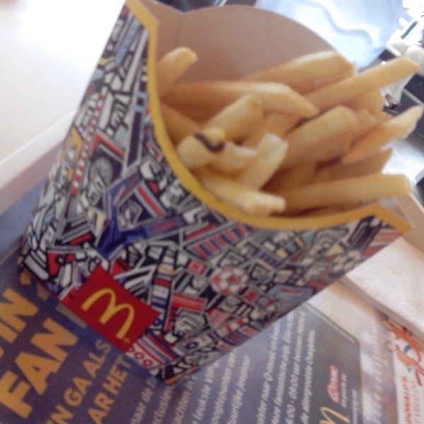 รูปภาพถ่ายที่ McDonald&#39;s โดย Willem B. เมื่อ 7/2/2014
