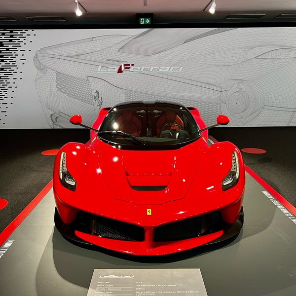 11/12/2021에 Jenn L.님이 Museo Ferrari에서 찍은 사진