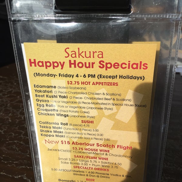 3/22/2016 tarihinde Elizabeth P.ziyaretçi tarafından Sakura Restaurant &amp; Sushi Bar'de çekilen fotoğraf