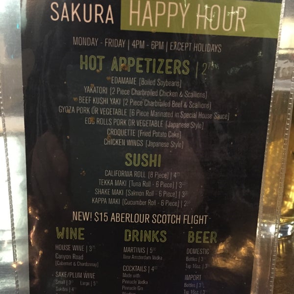 Foto scattata a Sakura Restaurant &amp; Sushi Bar da Elizabeth P. il 1/12/2017