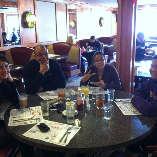 Das Foto wurde bei Paul&#39;s Family Diner von ⚔️D-Anthony ⚔️ am 1/4/2013 aufgenommen