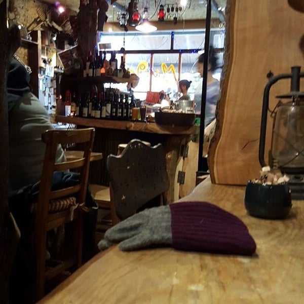 Foto tirada no(a) My Village Cafe por Edd S. em 10/24/2015