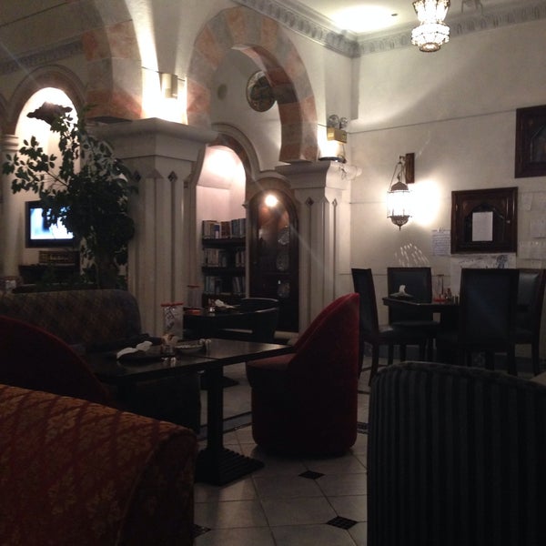 Foto tomada en Andalusiah Cafe  por Leena M. el 1/22/2015