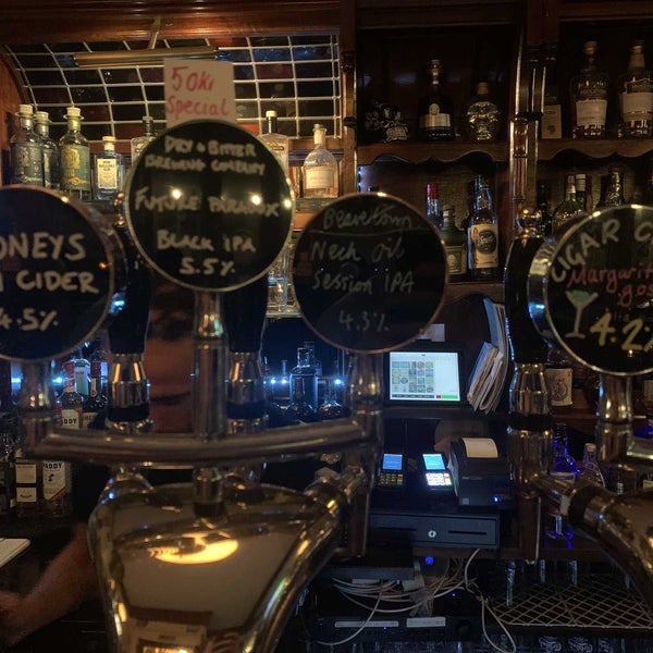 รูปภาพถ่ายที่ The Shamrock Inn - Irish Craft Beer Bar โดย Bram D. เมื่อ 9/8/2022
