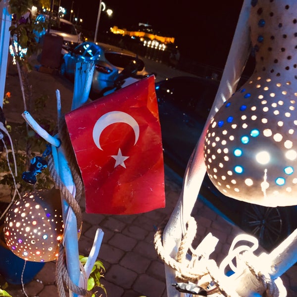 Photo taken at Mavi Balık&amp;Meze Restaurant by Muberra O. on 10/5/2019