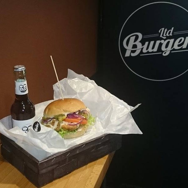 Foto tomada en Burger Ltd  por Burger Ltd el 3/24/2014