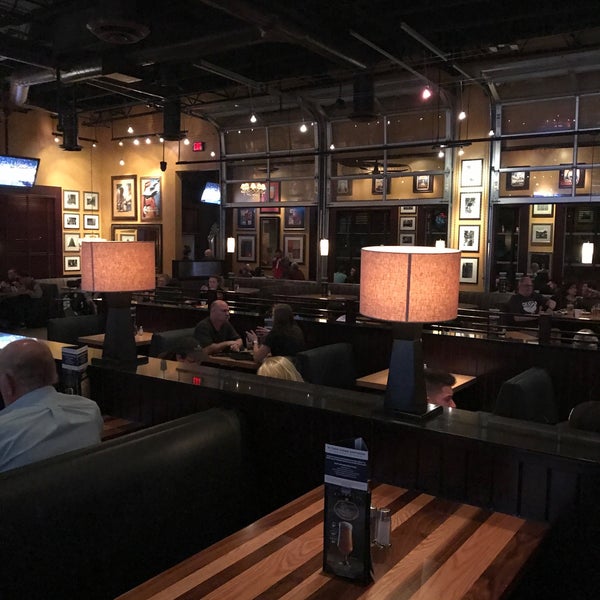 Photo taken at BJ&#39;s Restaurant &amp; Brewhouse by Tom on 11/14/2019
