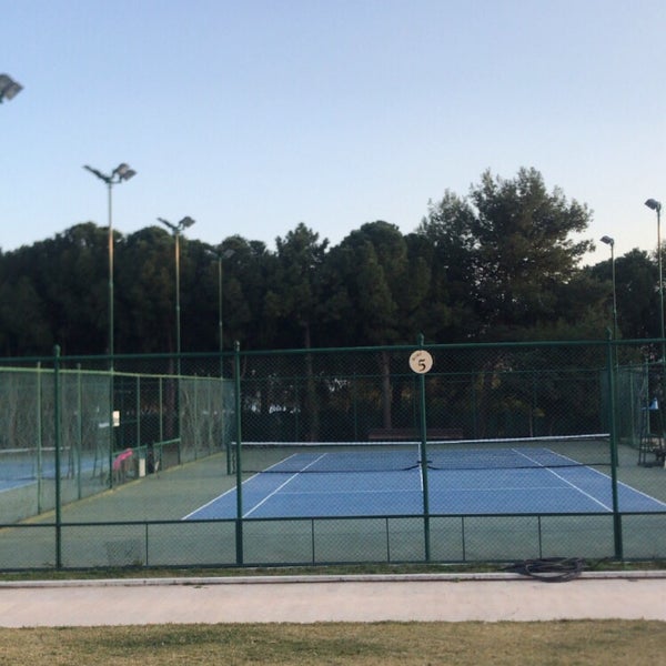 Photo taken at Antalya Tenis İhtisas ve Spor Kulübü (ATİK) by Yaşar Naz Ş. on 2/25/2021