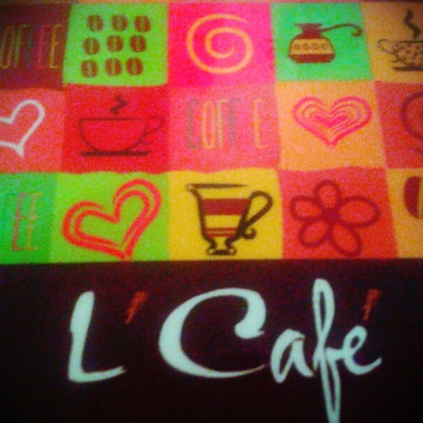 รูปภาพถ่ายที่ L&#39;Café Art&amp;Bistrô โดย Juliana L. เมื่อ 5/29/2013