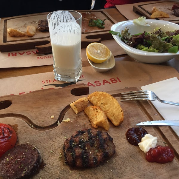 Снимок сделан в Şehir Kasabı &amp; Steak House пользователем Seren G. 11/20/2016