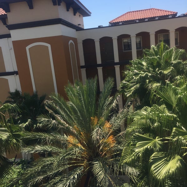 Foto diambil di Floridays Resort Orlando oleh Salem pada 5/9/2016