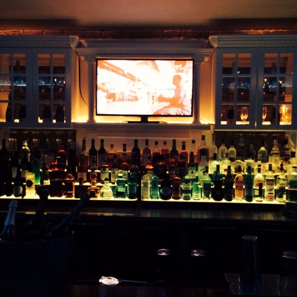 6/14/2014에 Tatiana U.님이 Caviarteria - Beluga Bar - Champagne &amp; Caviar Bar, Restaurant &amp; Lounge에서 찍은 사진