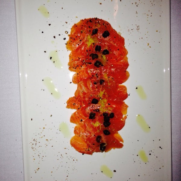 Снимок сделан в Caviarteria - Beluga Bar - Champagne &amp; Caviar Bar, Restaurant &amp; Lounge пользователем Tatiana U. 3/21/2014