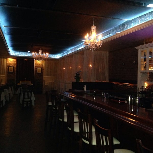 Снимок сделан в Caviarteria - Beluga Bar - Champagne &amp; Caviar Bar, Restaurant &amp; Lounge пользователем Tatiana U. 3/19/2014