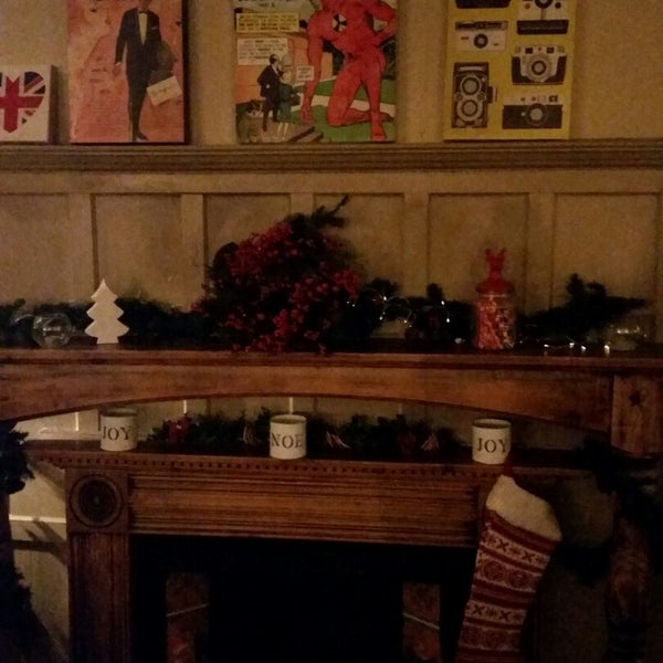12/13/2014 tarihinde Ana L.ziyaretçi tarafından Cock Tavern'de çekilen fotoğraf