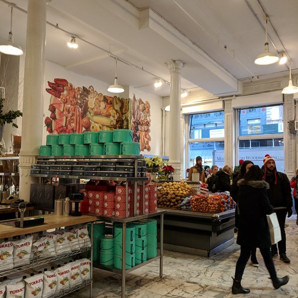 Photo taken at Dean &amp; DeLuca by Ana L. on 12/6/2018