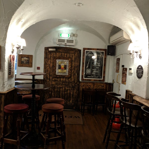 รูปภาพถ่ายที่ Richmond Vault Beer Cellar &amp; Restaurant โดย Ana L. เมื่อ 3/10/2018