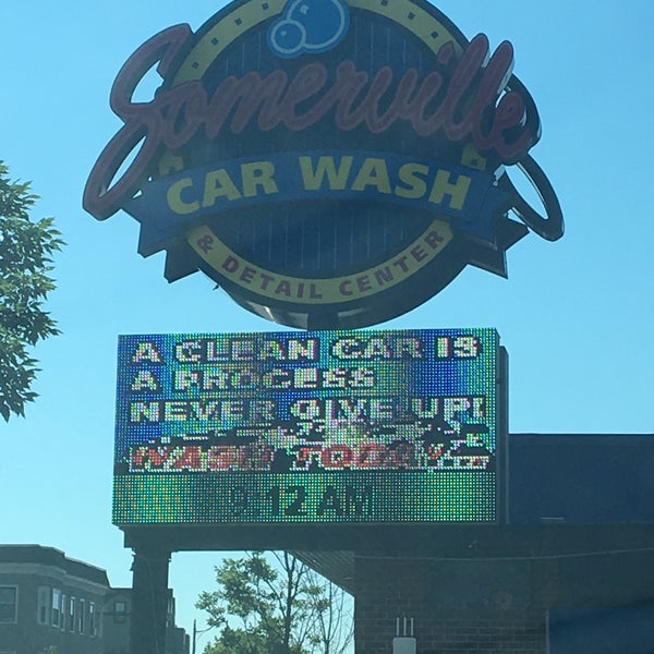 Foto tomada en Somerville Car Wash  por mike l. el 6/18/2016