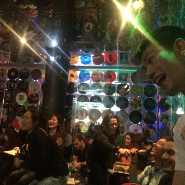 4/5/2015にRaul R.がThe Spot Karaoke &amp; Loungeで撮った写真