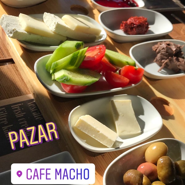 Foto tirada no(a) Macho Cafe &amp; Bistro por ÖZGE A. em 12/24/2017