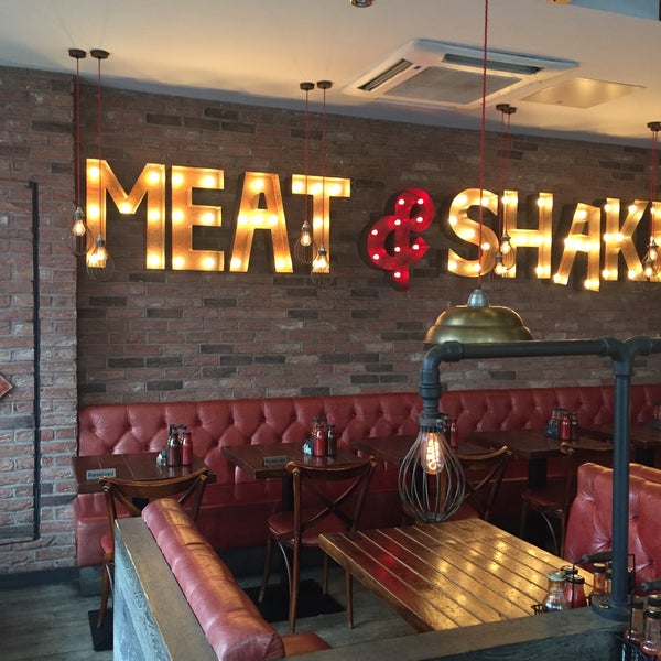 Photo taken at Meat and Shake by Carolina R. on 11/8/2015