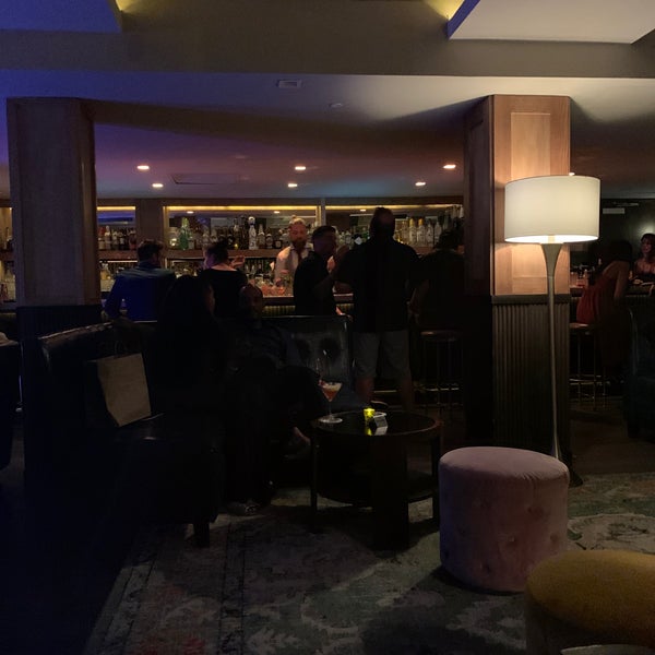รูปภาพถ่ายที่ The Regent Cocktail Club โดย Rosalind S. เมื่อ 2/10/2020