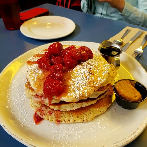 7/4/2016 tarihinde 현지 손.ziyaretçi tarafından Diner Deluxe'de çekilen fotoğraf