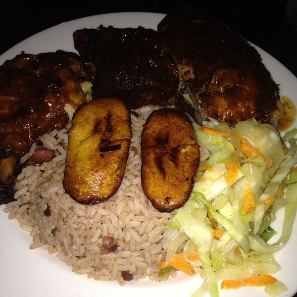 Foto tirada no(a) Mangos Caribbean Restaurant por Randy with-a-Y em 9/16/2012