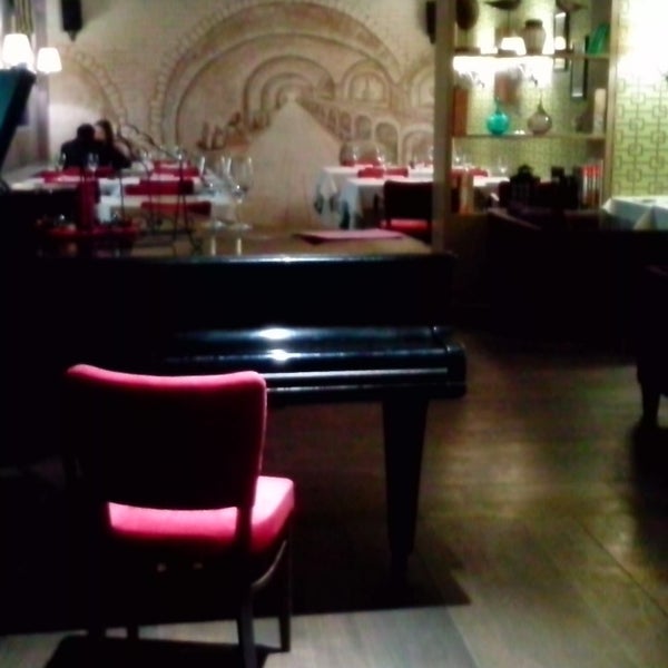 5/7/2014에 Zara S.님이 Rosso &amp; Bianco Cafe에서 찍은 사진