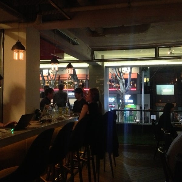 Foto diambil di Maron Kitchen &amp; Bar oleh Young-wook P. pada 5/16/2013