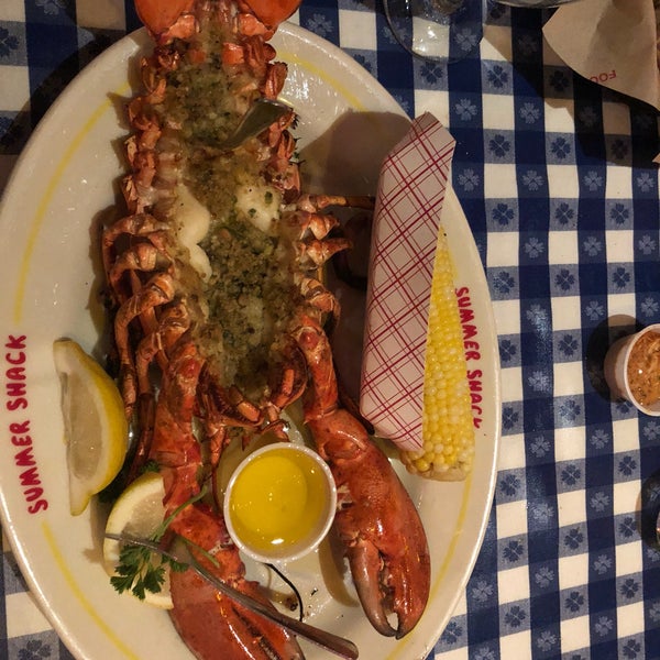 If you love the seafood, here is a must, definitely the best menu option is the lobster. Start with a shrimp boiled in beer 👌😋