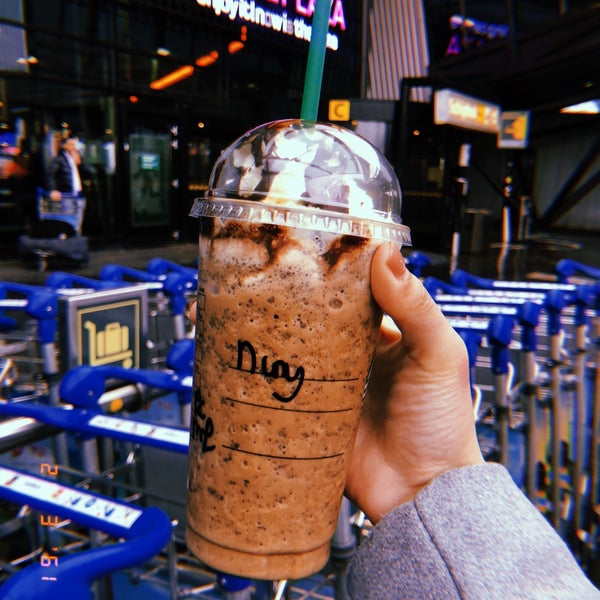 3/28/2018 tarihinde Kanoknut S.ziyaretçi tarafından Starbucks'de çekilen fotoğraf